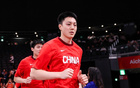 9月18日，中国男篮77-97不敌日本二队，次日胡明轩担任开幕式旗手